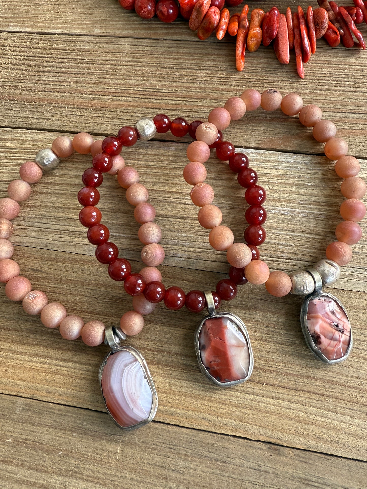 Agate charm surrounded by druzie agates stack stretch bracelet. 7”