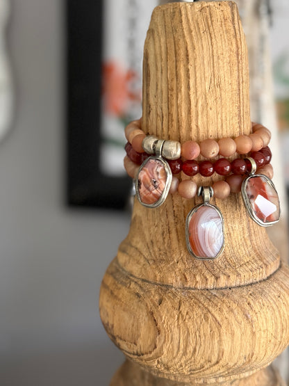 Agate charm surrounded by druzie agates stack stretch bracelet. 7”