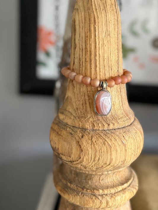 Agate charm surrounded by druzie agates stack stretch bracelet. 7”