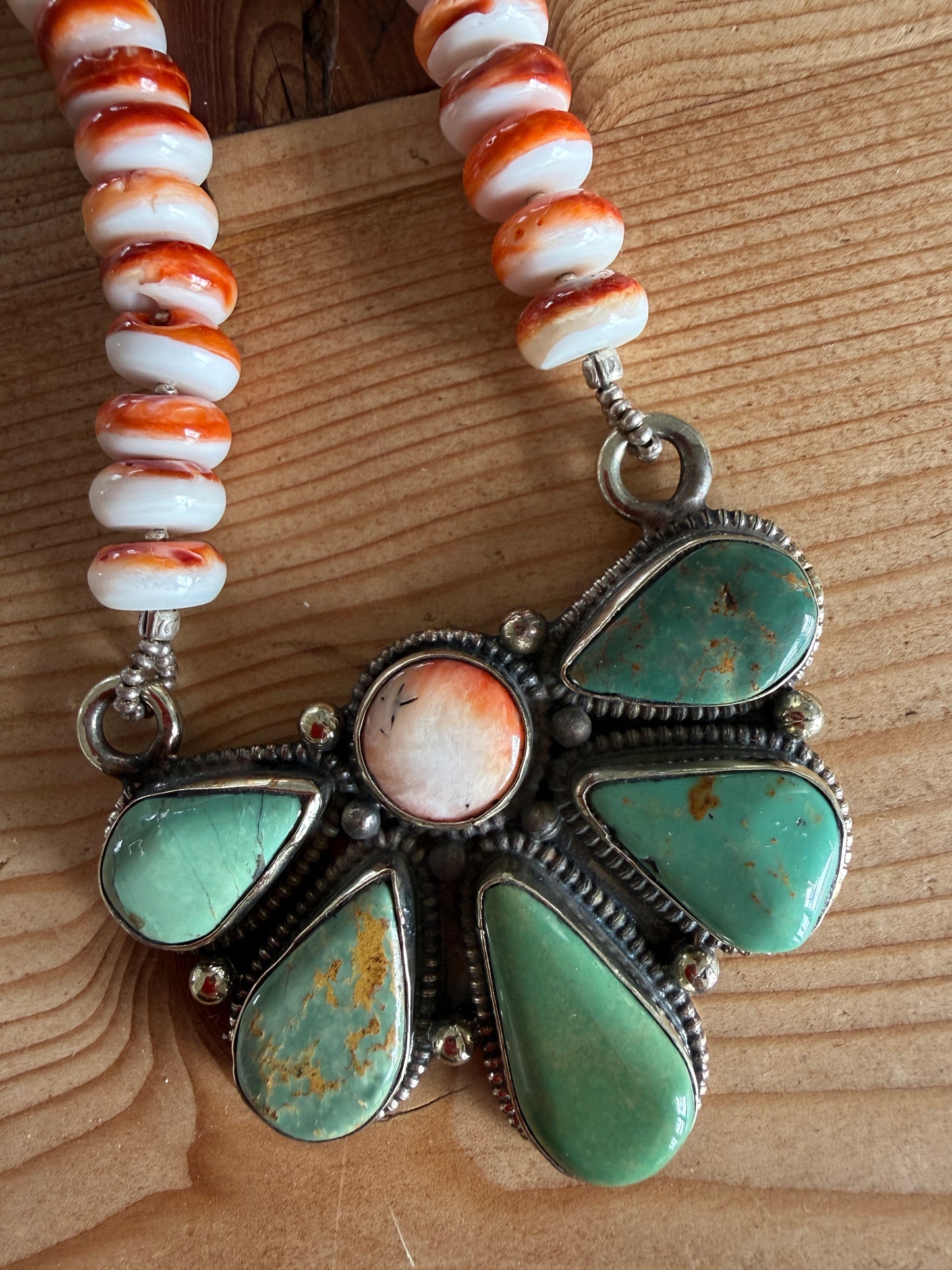Turquoise daisy with spiny oyster short statement necklace.