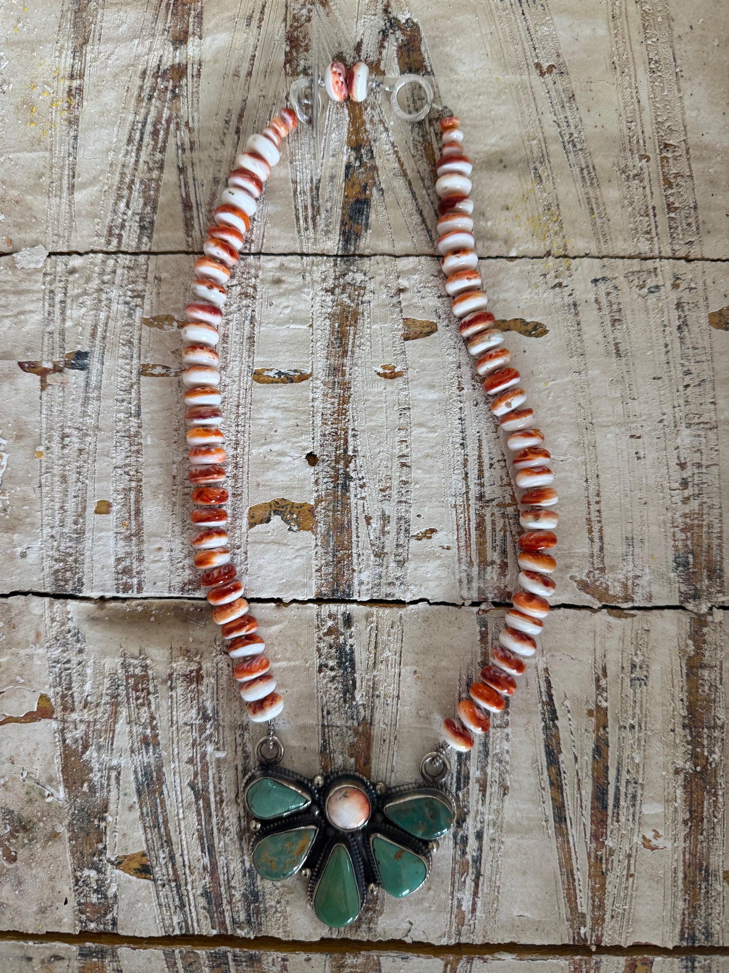 Turquoise daisy with spiny oyster short statement necklace.