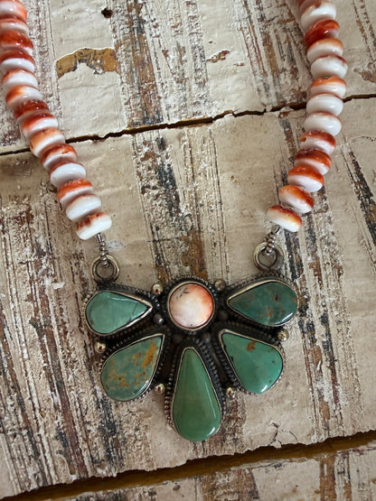 Turquoise daisy with spiny oyster short statement necklace.