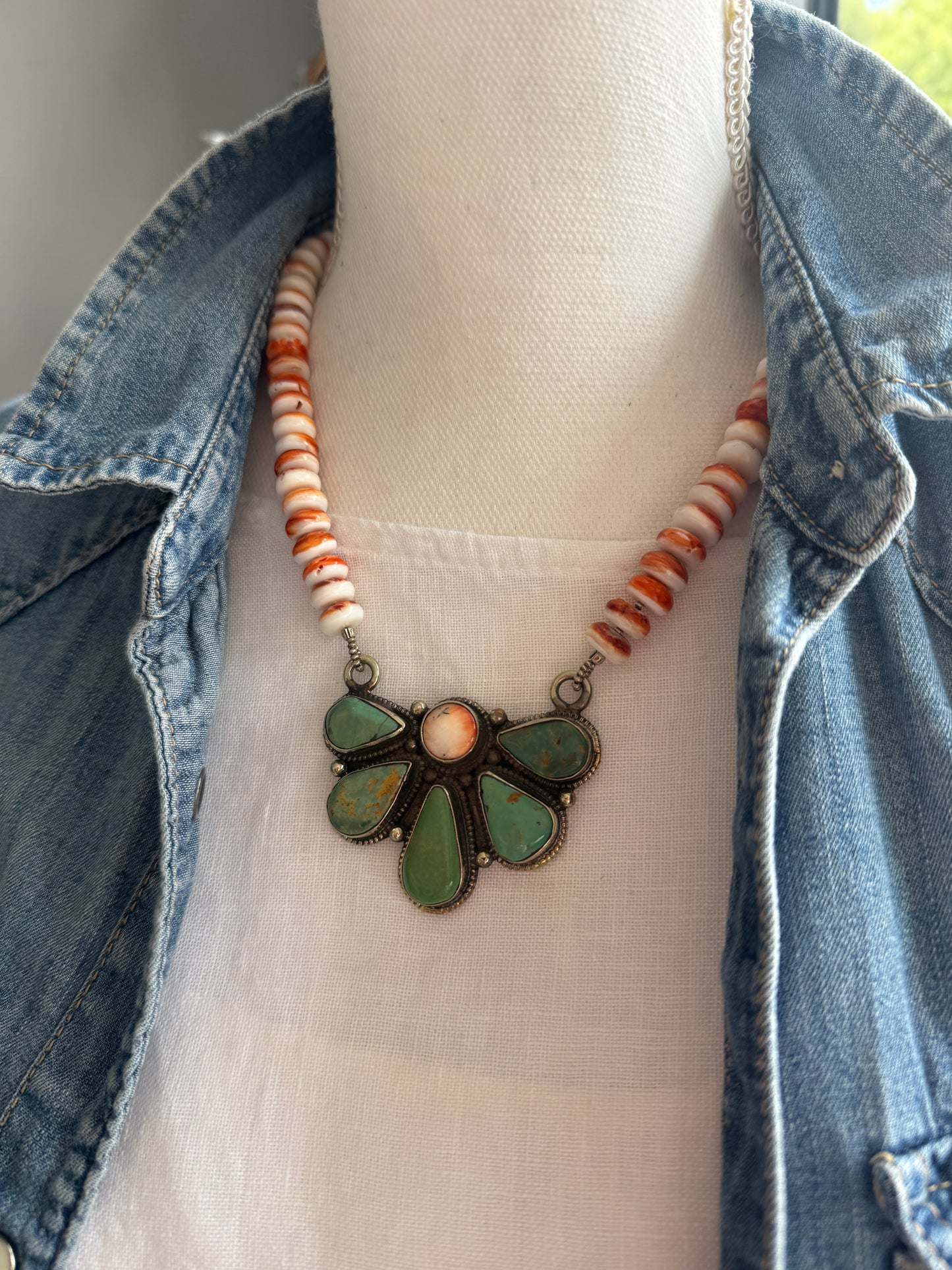 Turquoise daisy with spiny oyster short statement necklace.