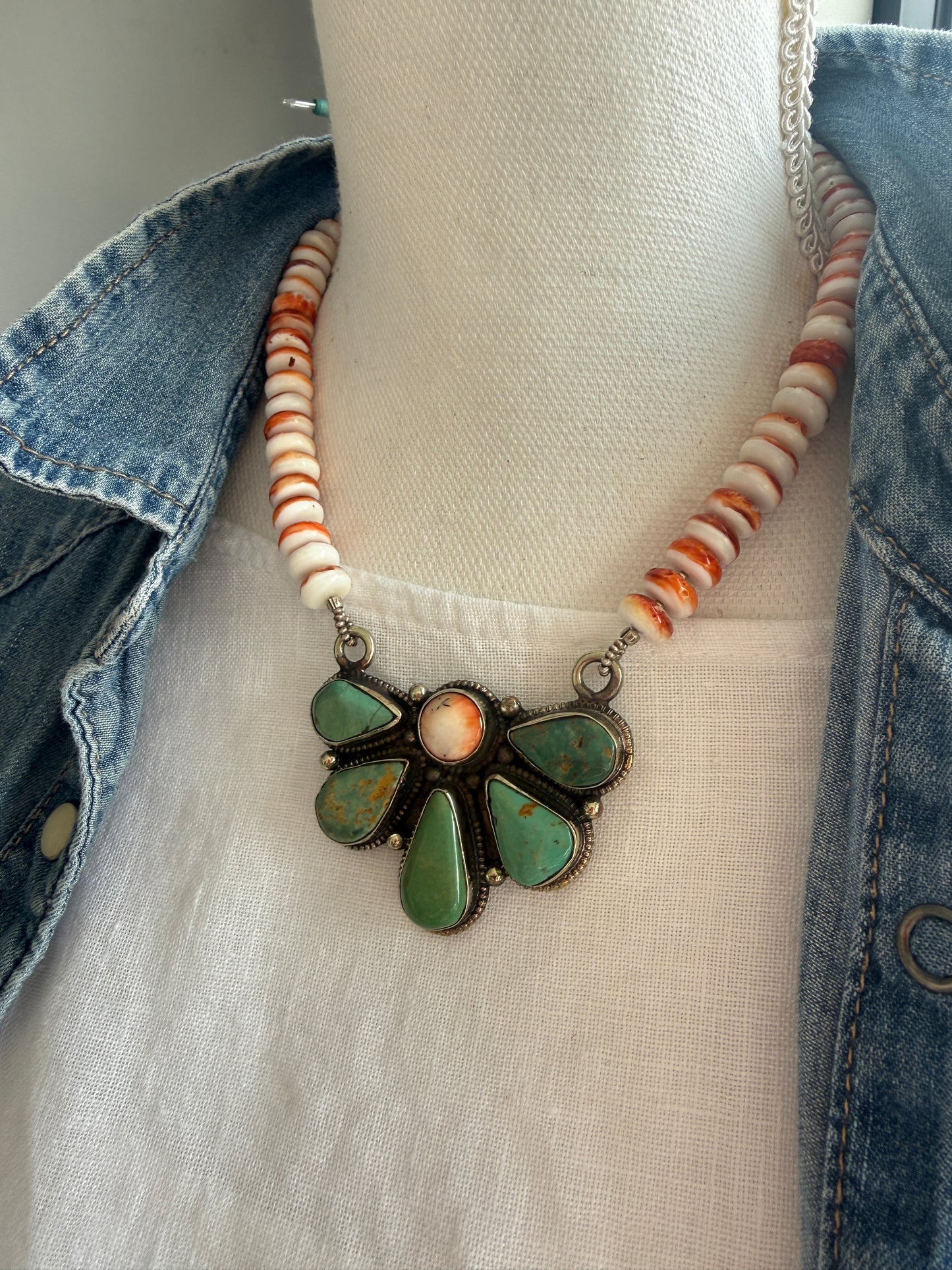 Turquoise daisy with spiny oyster short statement necklace.