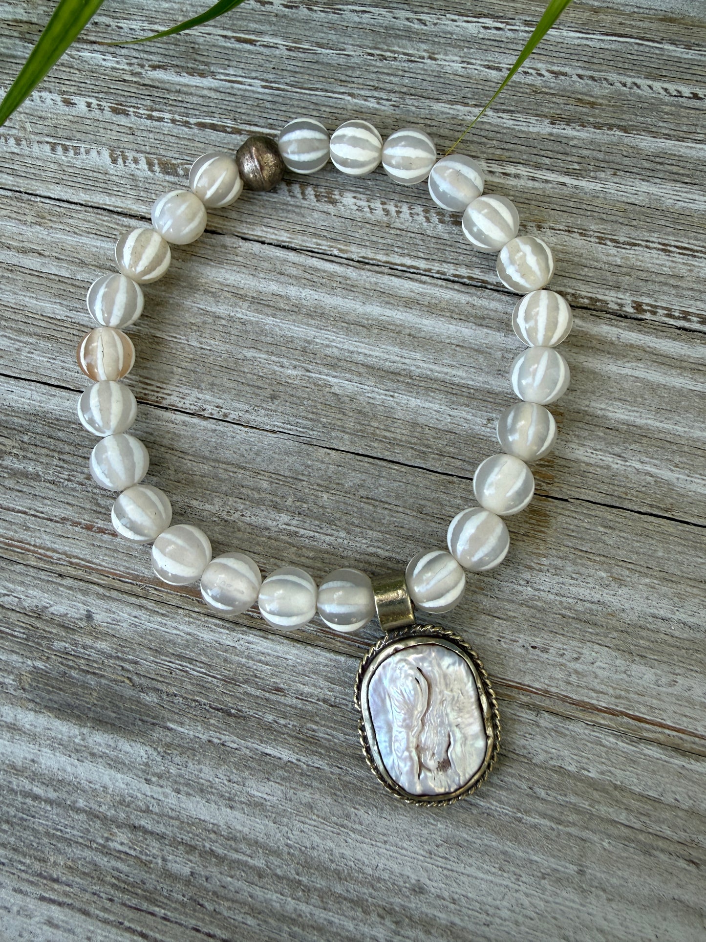 White stripe dzi agate beads with pearl charm bracelet. 7”