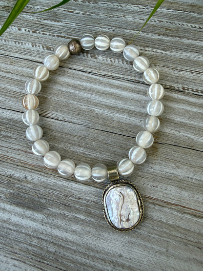 White stripe dzi agate beads with pearl charm bracelet. 7”