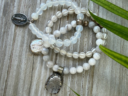 White stripe dzi agate beads with pearl charm bracelet. 7”